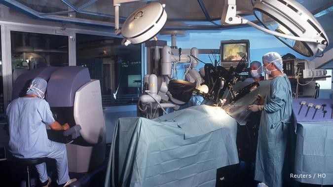 Hasil dari penggunaan robot dalam membantu proses operasi pembedahan serta penggunaan komputer adalah