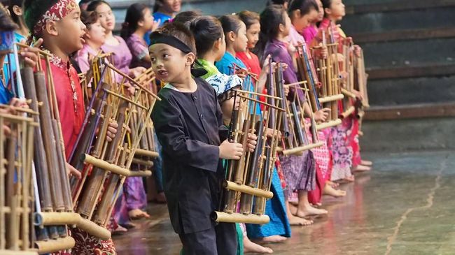 Angklung Alat Musik Tradisional dari Jawa Barat